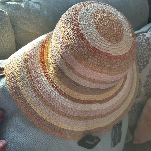 Toast Sun Hat with neutral colors - Picture 16 of 16